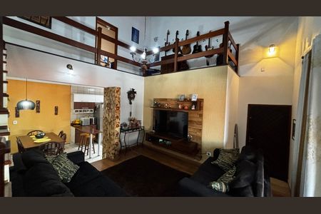 Casa à venda com 225m², 3 quartos e 2 vagas Casa à venda com 225m², 3 quartos e 2 vagasSala