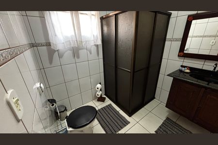 Casa à venda com 225m², 3 quartos e 2 vagas Casa à venda com 225m², 3 quartos e 2 vagasBanheiro