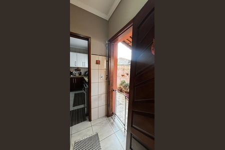 Casa à venda com 225m², 3 quartos e 2 vagas Casa à venda com 225m², 3 quartos e 2 vagasÁrea de Serviço