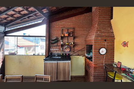Casa à venda com 225m², 3 quartos e 2 vagas Casa à venda com 225m², 3 quartos e 2 vagasSala - Varanda