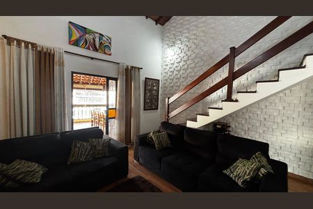 Casa à venda com 225m², 3 quartos e 2 vagas Casa à venda com 225m², 3 quartos e 2 vagasSala