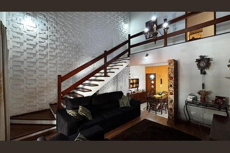 Casa à venda com 225m², 3 quartos e 2 vagas Casa à venda com 225m², 3 quartos e 2 vagasSala