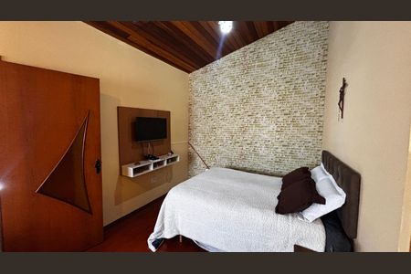 Casa à venda com 225m², 3 quartos e 2 vagas Casa à venda com 225m², 3 quartos e 2 vagasSuite