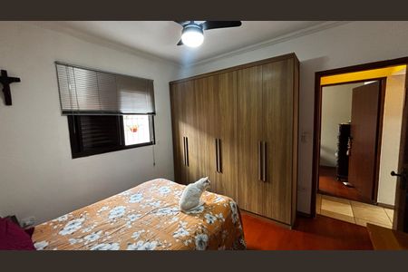 Casa à venda com 225m², 3 quartos e 2 vagas Casa à venda com 225m², 3 quartos e 2 vagasQuarto 2
