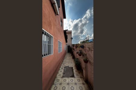 Casa à venda com 225m², 3 quartos e 2 vagas Casa à venda com 225m², 3 quartos e 2 vagasCorredor