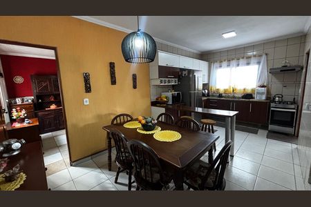 Casa à venda com 225m², 3 quartos e 2 vagas Casa à venda com 225m², 3 quartos e 2 vagasSala de Jantar - Cozinha