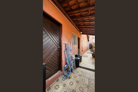 Casa à venda com 225m², 3 quartos e 2 vagas Casa à venda com 225m², 3 quartos e 2 vagasCorredor