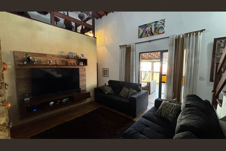 Casa à venda com 225m², 3 quartos e 2 vagas Casa à venda com 225m², 3 quartos e 2 vagasSala