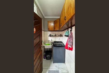Casa à venda com 225m², 3 quartos e 2 vagas Casa à venda com 225m², 3 quartos e 2 vagasÁrea de Serviço