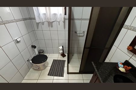 Casa à venda com 225m², 3 quartos e 2 vagas Casa à venda com 225m², 3 quartos e 2 vagasBanheiro