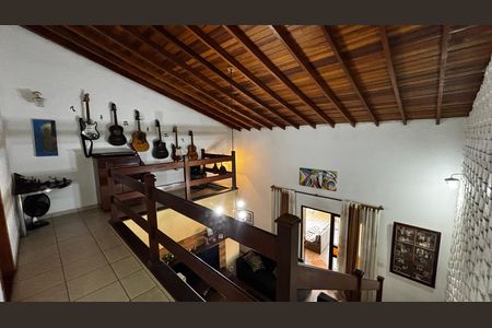 Casa à venda com 225m², 3 quartos e 2 vagas Casa à venda com 225m², 3 quartos e 2 vagasCorredor