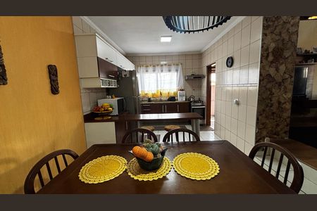 Casa à venda com 225m², 3 quartos e 2 vagas Casa à venda com 225m², 3 quartos e 2 vagasSala de Jantar - Cozinha