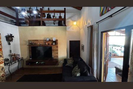 Casa à venda com 225m², 3 quartos e 2 vagas Casa à venda com 225m², 3 quartos e 2 vagasSala
