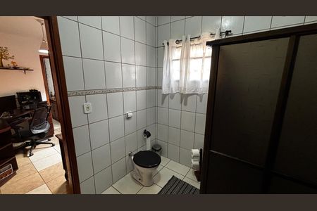 Casa à venda com 225m², 3 quartos e 2 vagas Casa à venda com 225m², 3 quartos e 2 vagasBanheiro