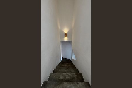 Casa para alugar com 88m², 2 quartos e sem vaga Casa para alugar com 88m², 2 quartos e sem vagaEscada