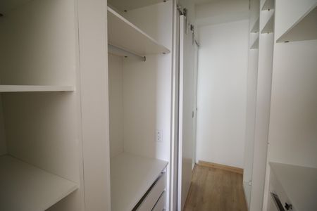 Apartamento à venda com 65m², 2 quartos e 1 vagaCloset da suíte 1