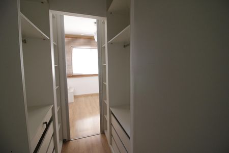 Apartamento à venda com 65m², 2 quartos e 1 vagaCloset da suíte 1
