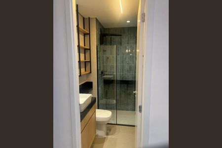Banheiro de apartamento para alugar com 1 quarto, 40m² em Empresarial 18 do Forte, Barueri