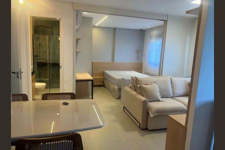 Sala  de apartamento para alugar com 1 quarto, 40m² em Empresarial 18 do Forte, Barueri
