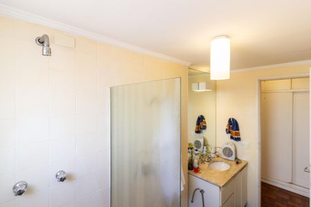 Banheiro de apartamento à venda com 3 quartos, 120m² em Vila Madalena, São Paulo