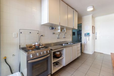 Cozinha de apartamento à venda com 3 quartos, 120m² em Vila Madalena, São Paulo
