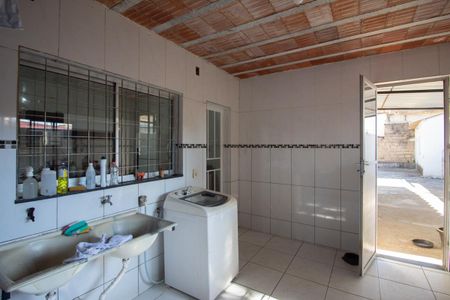 Casa à venda com 2331m², 2 quartos e 4 vagas Casa à venda com 2331m², 2 quartos e 4 vagasÁrea de Serviço
