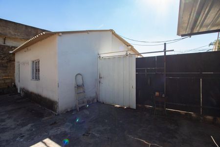 Casa à venda com 2331m², 2 quartos e 4 vagas Casa à venda com 2331m², 2 quartos e 4 vagasAnexo