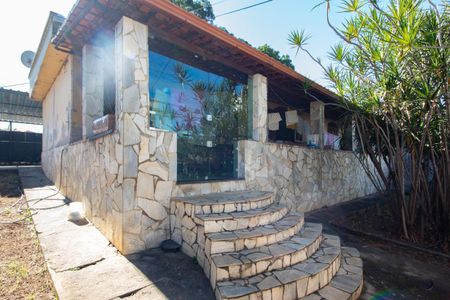Casa à venda com 2331m², 2 quartos e 4 vagas Casa à venda com 2331m², 2 quartos e 4 vagasFachada