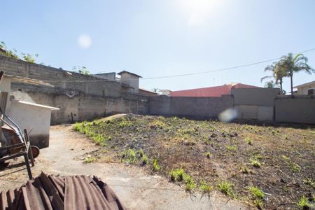 Casa à venda com 2331m², 2 quartos e 4 vagas Casa à venda com 2331m², 2 quartos e 4 vagasLote