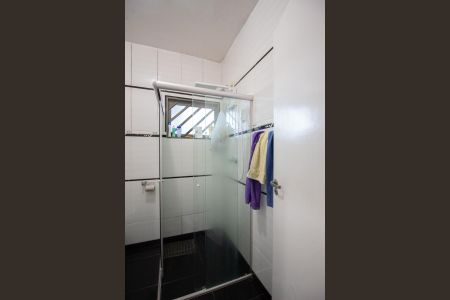 Casa à venda com 2331m², 2 quartos e 4 vagas Casa à venda com 2331m², 2 quartos e 4 vagasBanheiro