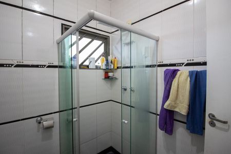Casa à venda com 2331m², 2 quartos e 4 vagas Casa à venda com 2331m², 2 quartos e 4 vagasBanheiro