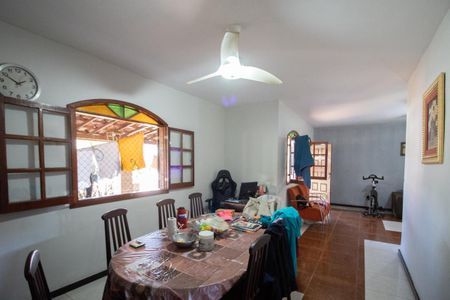 Casa à venda com 2331m², 2 quartos e 4 vagas Casa à venda com 2331m², 2 quartos e 4 vagasSala de Jantar
