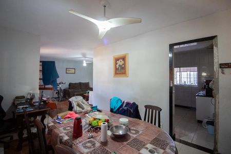 Casa à venda com 2331m², 2 quartos e 4 vagas Casa à venda com 2331m², 2 quartos e 4 vagasSala de Jantar