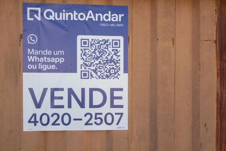 Casa à venda com 2331m², 2 quartos e 4 vagas Casa à venda com 2331m², 2 quartos e 4 vagasPlaquinha Instalada