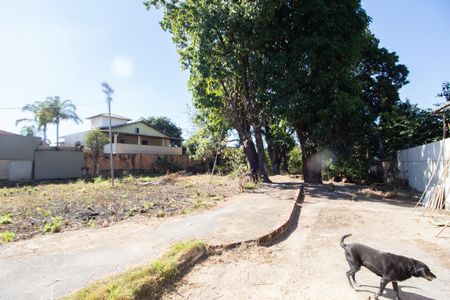 Casa à venda com 2331m², 2 quartos e 4 vagas Casa à venda com 2331m², 2 quartos e 4 vagasLote