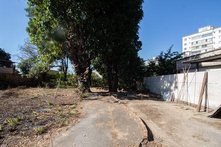 Casa à venda com 2331m², 2 quartos e 4 vagas Casa à venda com 2331m², 2 quartos e 4 vagasLote
