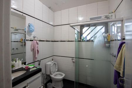 Casa à venda com 2331m², 2 quartos e 4 vagas Casa à venda com 2331m², 2 quartos e 4 vagasBanheiro