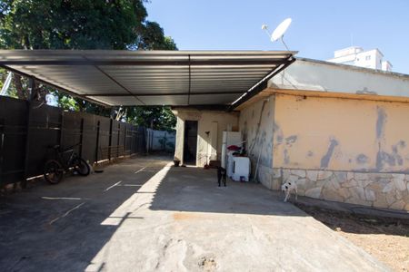 Casa à venda com 2331m², 2 quartos e 4 vagas Casa à venda com 2331m², 2 quartos e 4 vagasGaragem