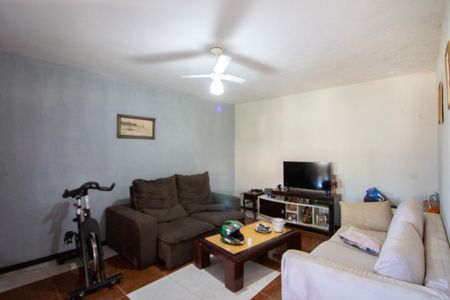 Casa à venda com 2331m², 2 quartos e 4 vagas Casa à venda com 2331m², 2 quartos e 4 vagasSala