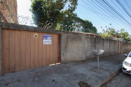 Casa à venda com 2331m², 2 quartos e 4 vagas Casa à venda com 2331m², 2 quartos e 4 vagasPlaquinha Instalada