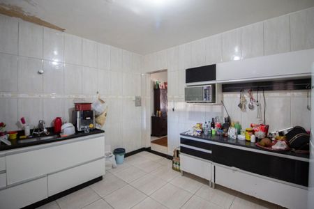 Casa à venda com 2331m², 2 quartos e 4 vagas Casa à venda com 2331m², 2 quartos e 4 vagasCozinha