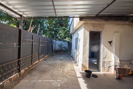 Casa à venda com 2331m², 2 quartos e 4 vagas Casa à venda com 2331m², 2 quartos e 4 vagasQuintal