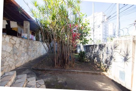 Casa à venda com 2331m², 2 quartos e 4 vagas Casa à venda com 2331m², 2 quartos e 4 vagasJardim