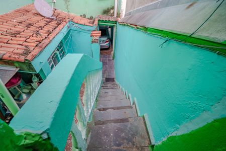 Studio para alugar com 40m², 1 quarto e 1 vaga Studio para alugar com 40m², 1 quarto e 1 vagaEscada de acesso a casa