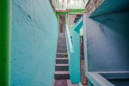 Studio para alugar com 40m², 1 quarto e 1 vaga Studio para alugar com 40m², 1 quarto e 1 vagaEscada de acesso a casa