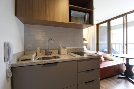 Cozinha de kitnet/studio à venda com 1 quarto, 27m² em Vila Nova Conceição, São Paulo