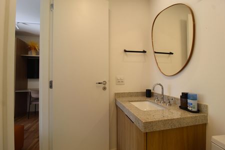 Banheiro de kitnet/studio à venda com 1 quarto, 27m² em Vila Nova Conceição, São Paulo