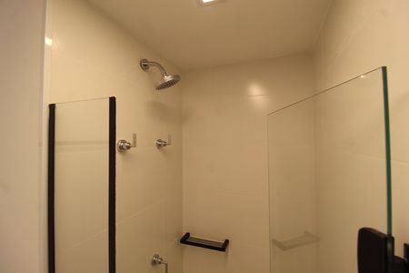 Banheiro de kitnet/studio à venda com 1 quarto, 27m² em Vila Nova Conceição, São Paulo