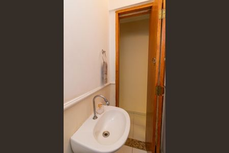 Casa à venda com 165m², 2 quartos e 2 vagas Casa à venda com 165m², 2 quartos e 2 vagasLavabo