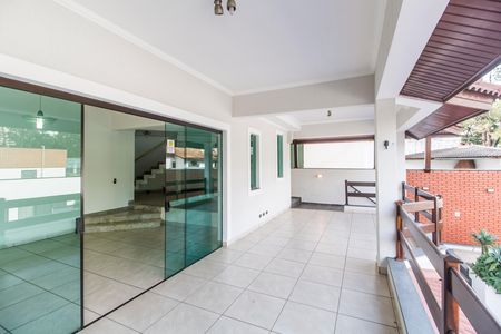 Casa de condomínio à venda com 327m², 4 quartos e 3 vagasVaranda